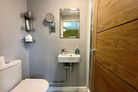 Ensuite 2 (2).jpg
