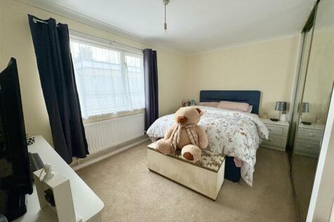 bed1.jpg