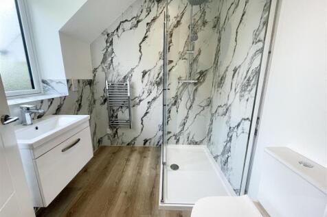 7. Ensuite.jpg