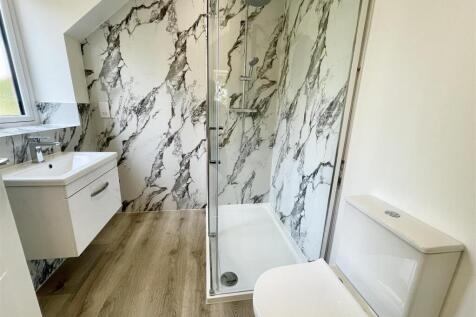 Ensuite 2.jpg