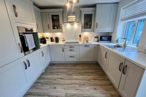3. Kitchen.jpg