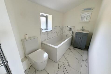 6. ensuite b1.jpg
