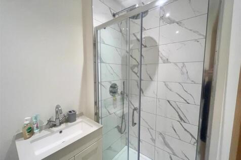 Ensuite 3.jpg