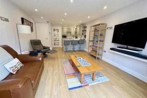 4. LOUNGE KITCHEN2.jpg