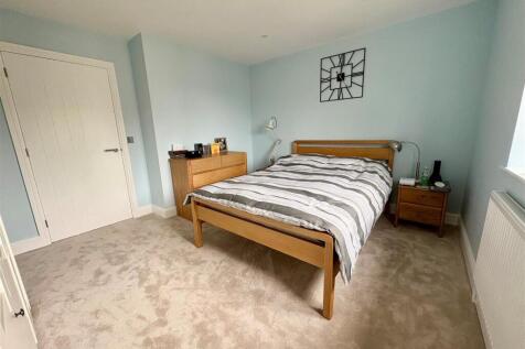 8. BED1.jpg