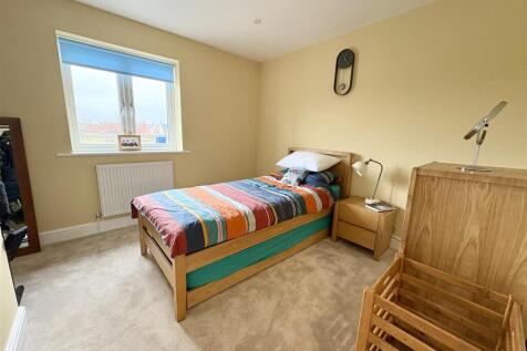 9. BED2.jpg