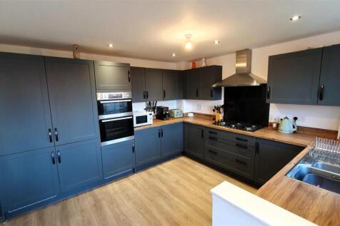 2. Kitchen area.jpg