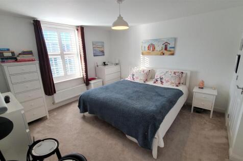 6. Bed 1.jpg