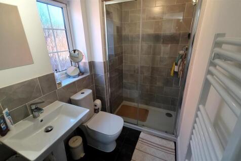7. Ensuite.jpg