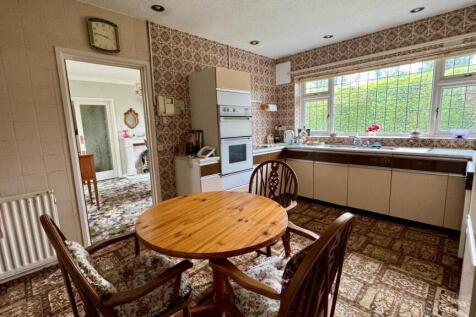 3. kitchen.jpg