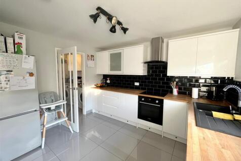 3. kitchen.jpg