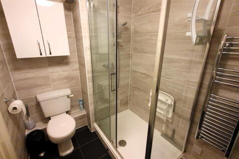 9. Shower room alt.jpg