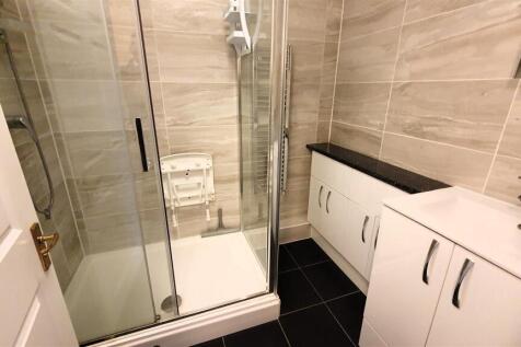 10. Shower room.jpg