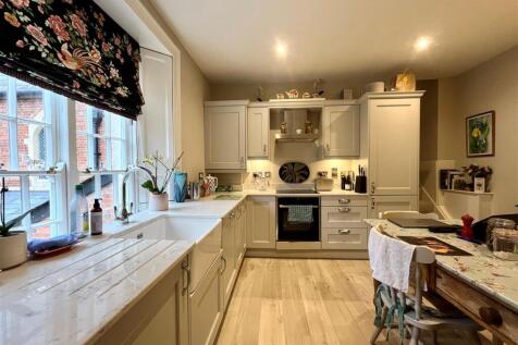 2. Kitchen.jpg