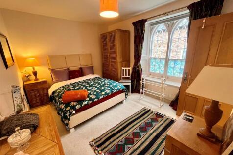 4. Bed1.jpg