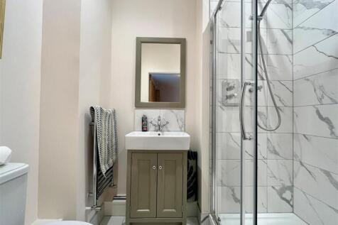 5. Ensuite.jpg