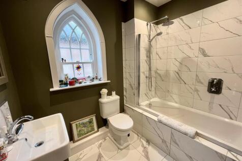 8. Bathroom.jpg