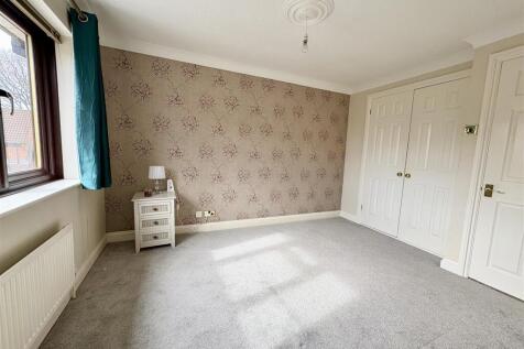 6. bed1b.jpg