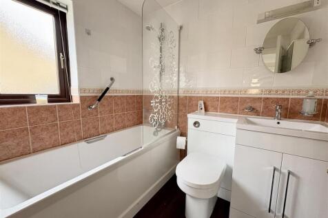 9. bathroom.jpg