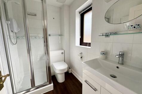 ensuite.jpg