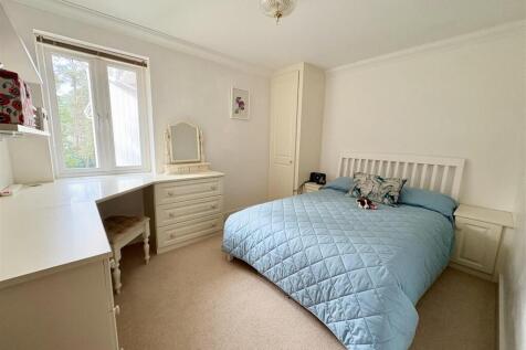 9. BED2.jpg