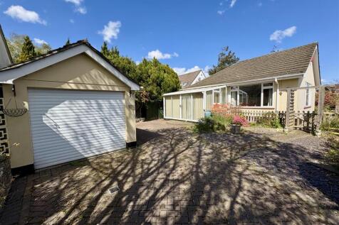 9. garage and side.jpg
