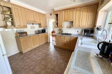 kitchen2.jpg
