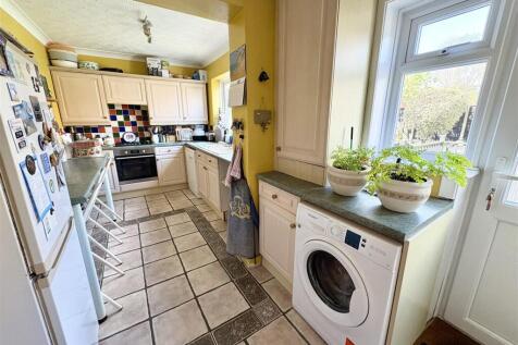 3. kitchen.jpg