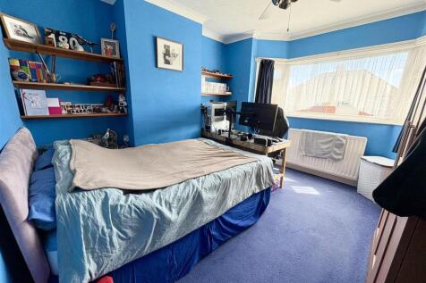8. bed2.jpg