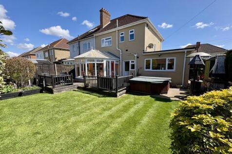 10. rear garden.jpg