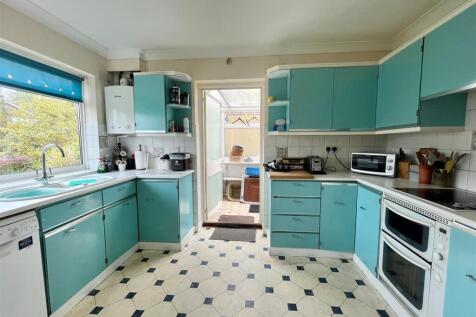 3. Kitchen.jpg