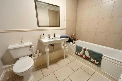 7. Bathroom.jpg
