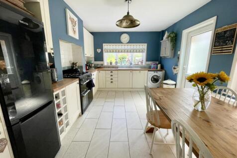 3. kitchen.jpg