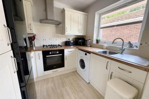 2. kitchen.jpg