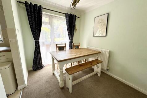 3. dining area.jpg