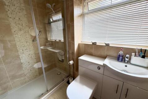 shower rm.jpg
