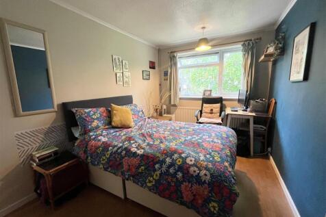 4. Bed 2.jpg