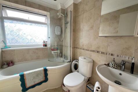 7. Bathroom.jpg