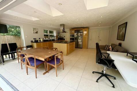 3. kitchen from garden2.jpg