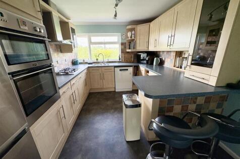 3. kitchen.jpg