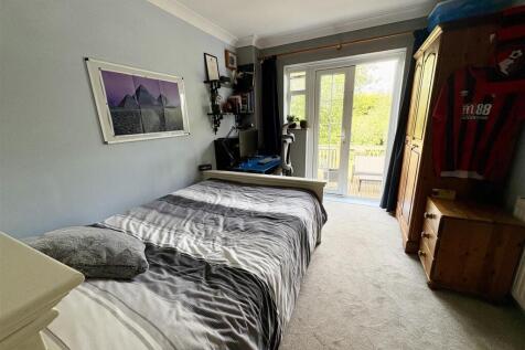 8. bed3.jpg