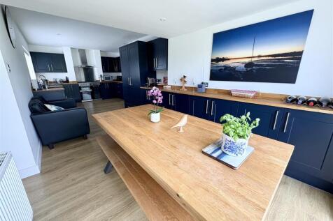 3. dining area.jpg