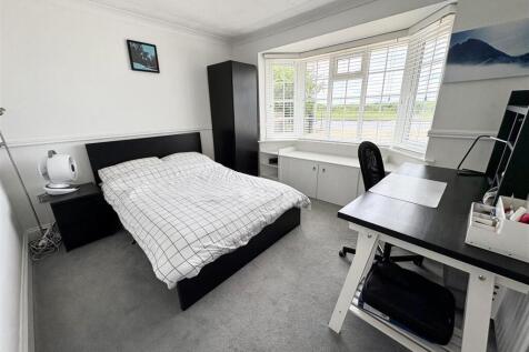 8. gf bedroom3.jpg