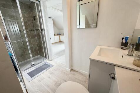 ensuite.jpg