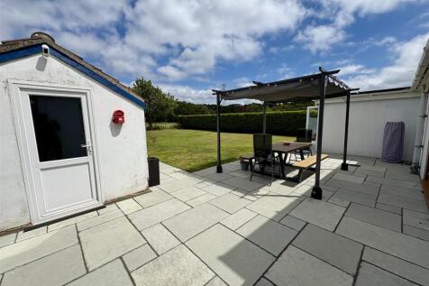 patio outbuilding.jpg
