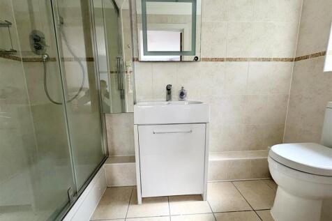 8. ENSUITE.jpg