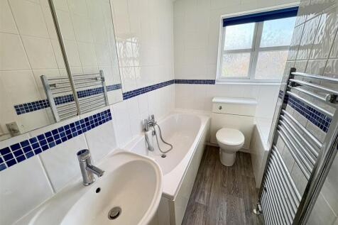 9. bathroom.jpg