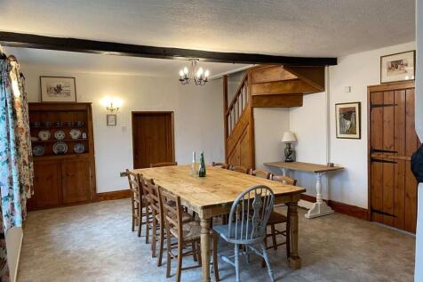 dining_room_kyuvff.jpg