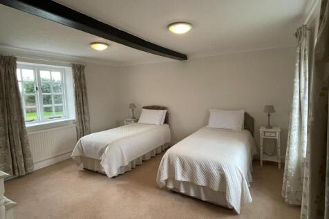 twin_bedroom_2_c1018e.jpg
