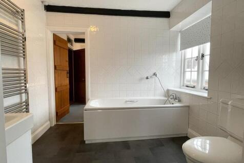 joint_bathroom_zjmmmv.jpg